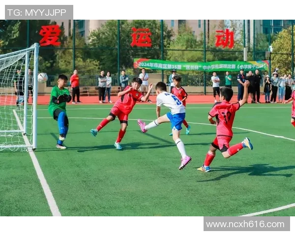 学生课上热议足球明星的风采与成就分享活动